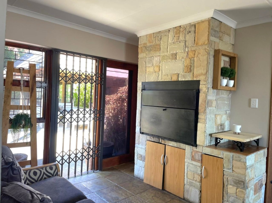 5 Bedroom Property for Sale in Hartenbos Heuwels Western Cape